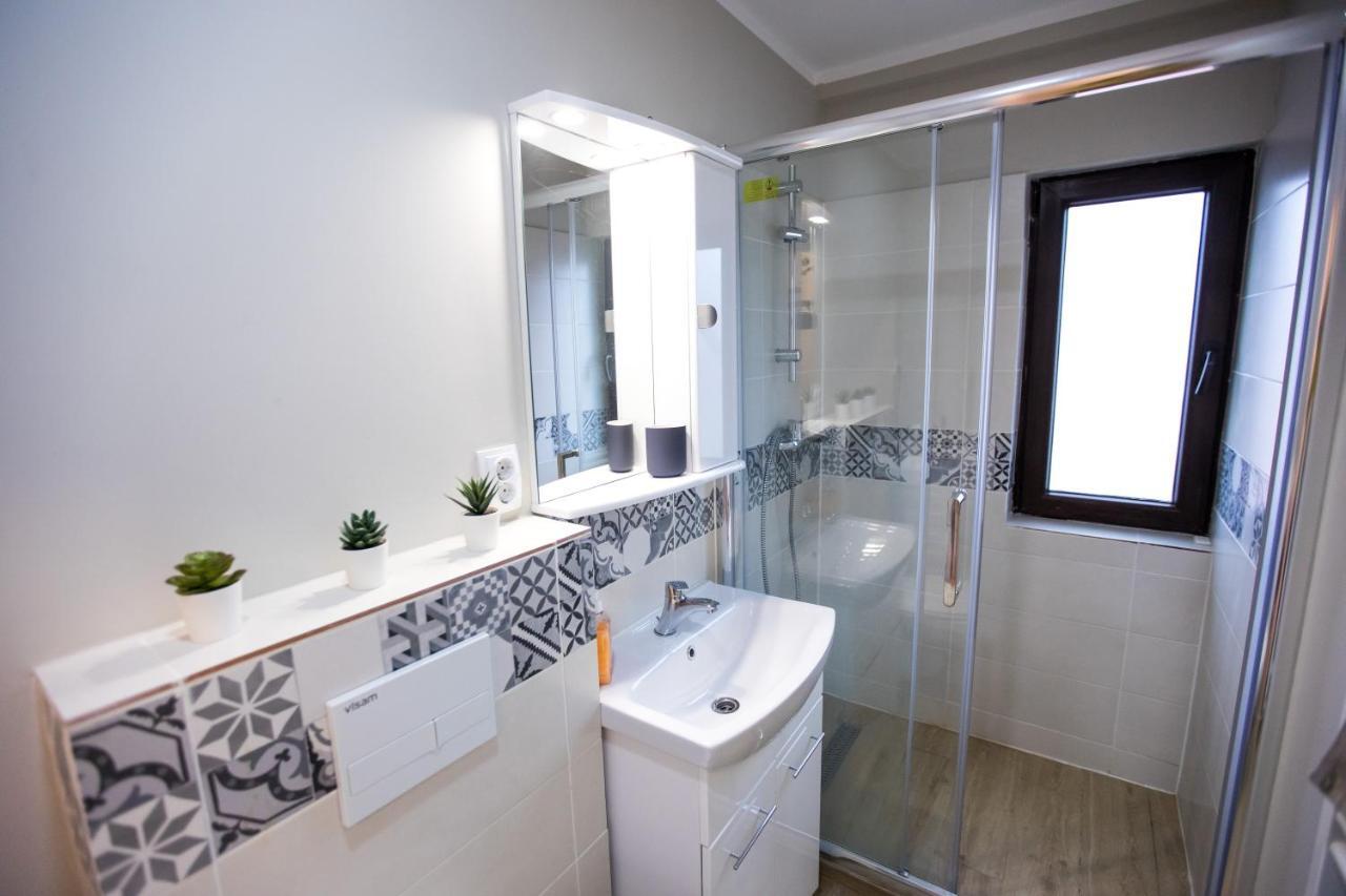 Travel Homzzz Central Apartments - Tusnad Targu-Mures Bagian luar foto